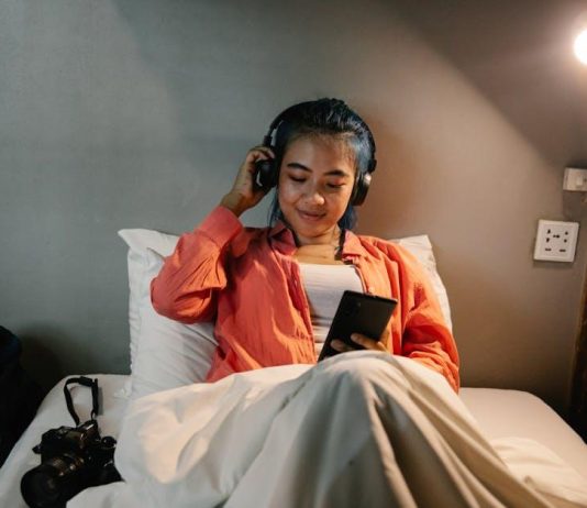 How to stream content from your mobile device to TV How to stream content from your mobile device to TV